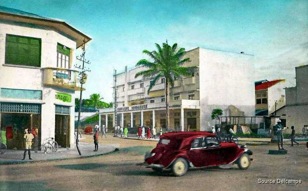 Cameroun Douala Carrefour Persicles.jpg